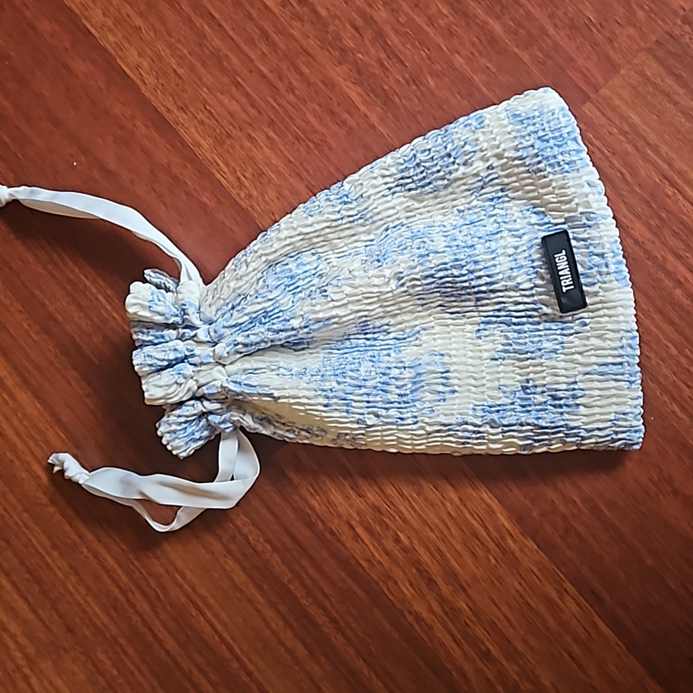 TRIANGL Ruched Drawstring Swimsuit Bag White & Pastel Blue Floral Print, Travel